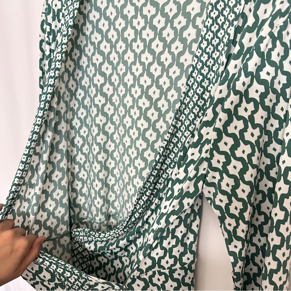 Banana Republic Green & White Geometric Print Wrap Around Jersey Dress sz XL - Picture 5 of 12